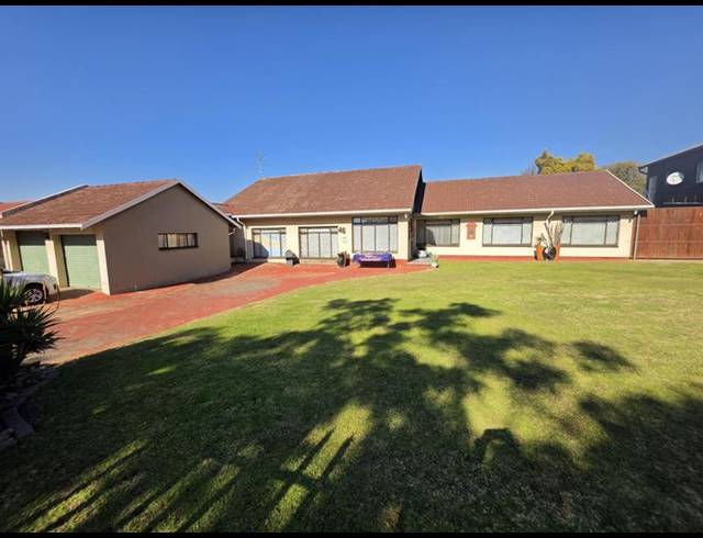 4 BEDROOM HOUSE FOR SALE IN BRACKENHURST